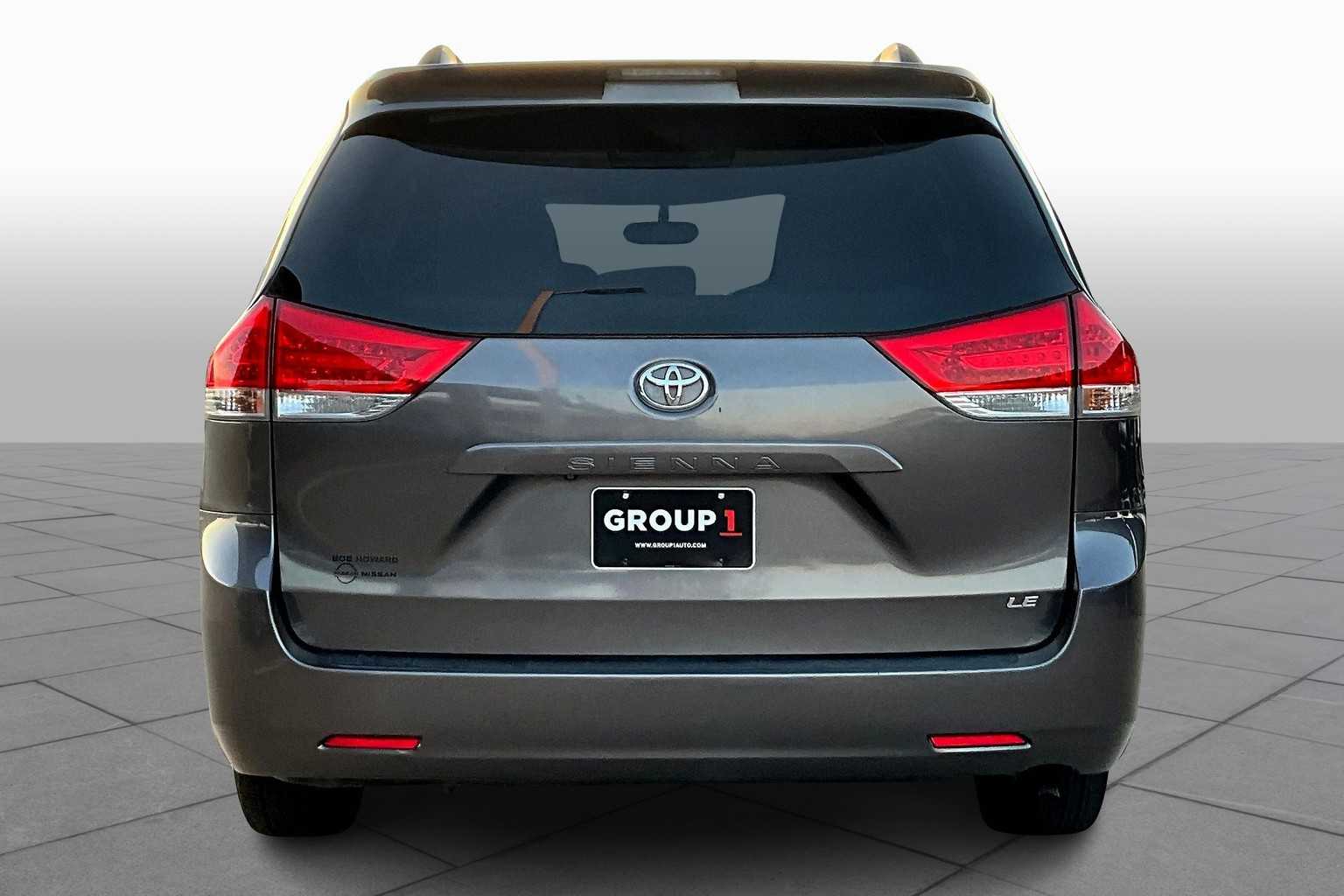 2013 Toyota Sienna LE photo 4