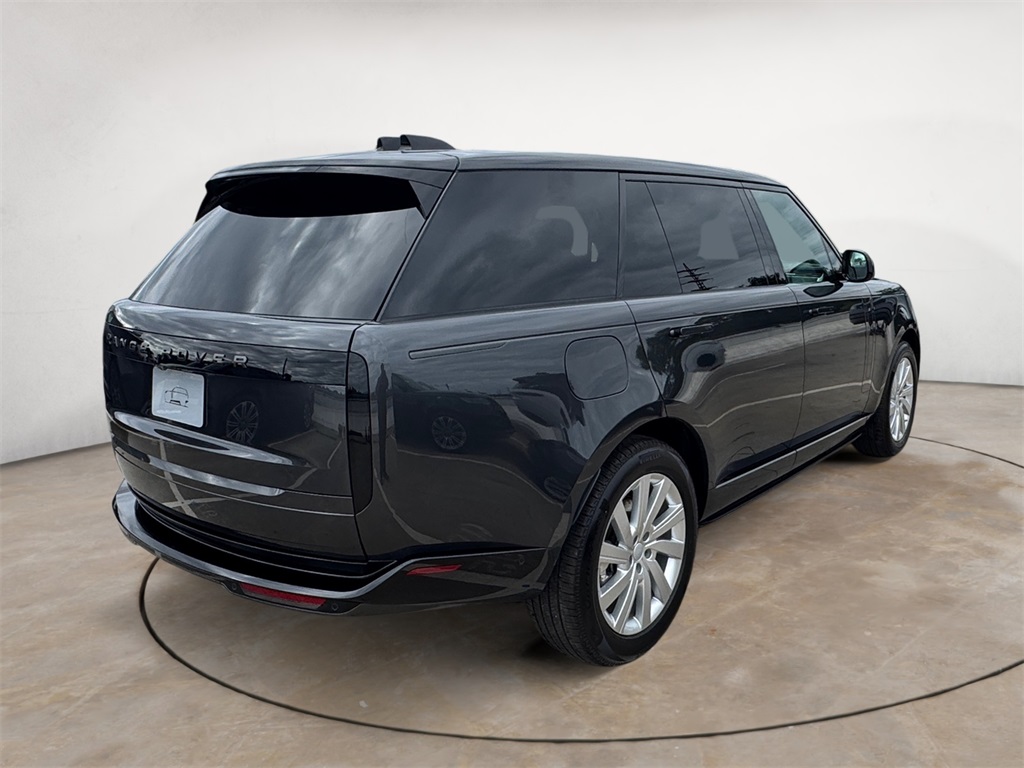 2025 Land Rover Range Rover SE photo 4