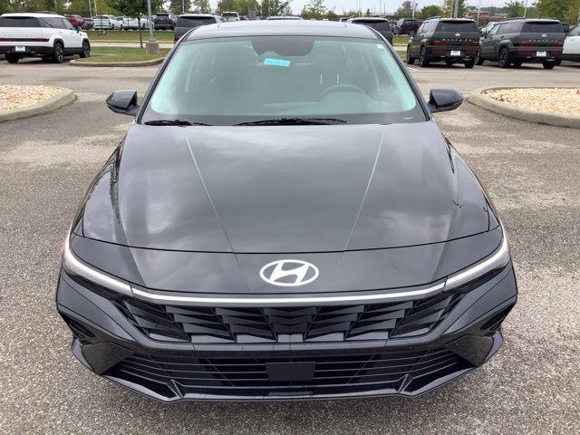 2025 Hyundai Elantra Limited photo 2