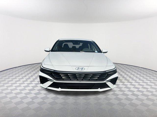 2025 Hyundai Elantra SE photo 2