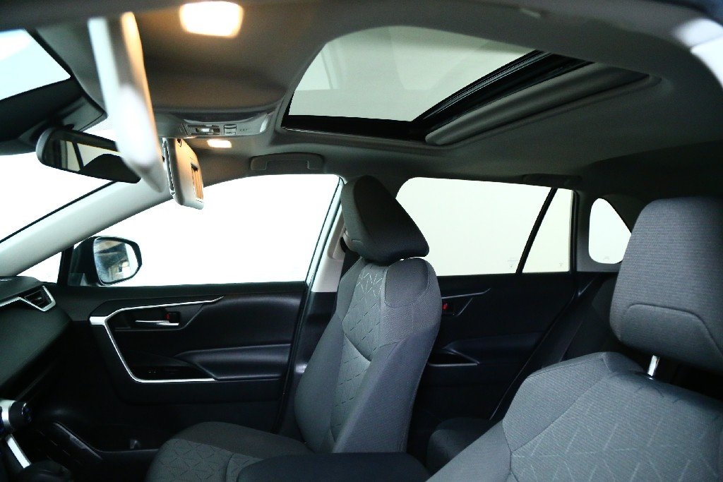 2021 Toyota RAV4 XLE photo 18