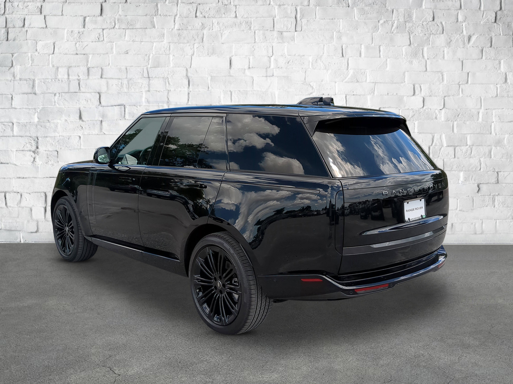 2025 Land Rover Range Rover SE photo 4