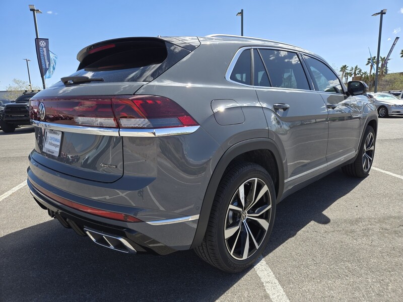 2025 Volkswagen Atlas Cross Sport SEL Premium R-Line photo 4