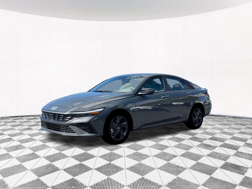 2026 Hyundai Elantra SEL Sport photo 2