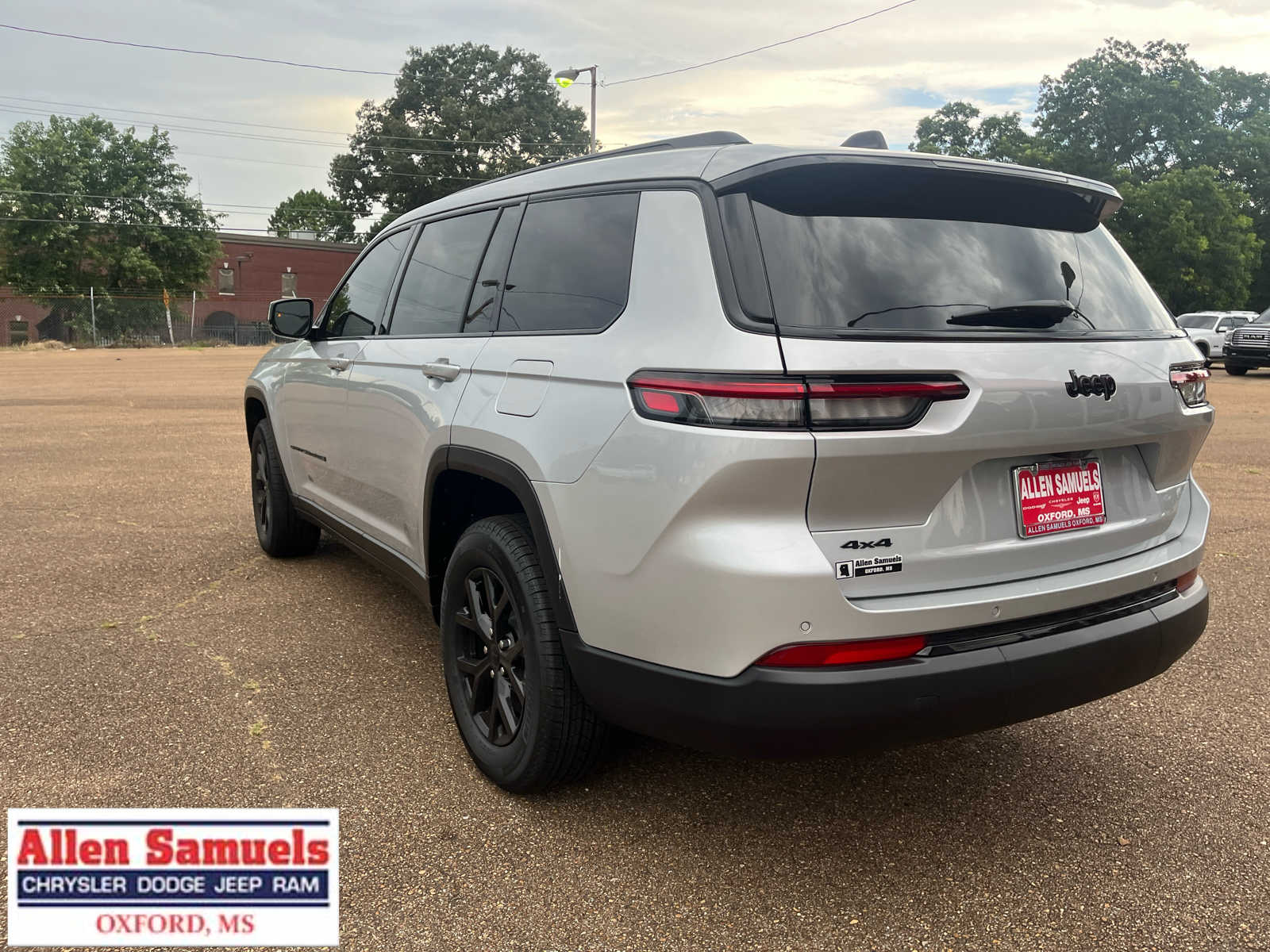 2025 Jeep Grand Cherokee Altitude photo 2