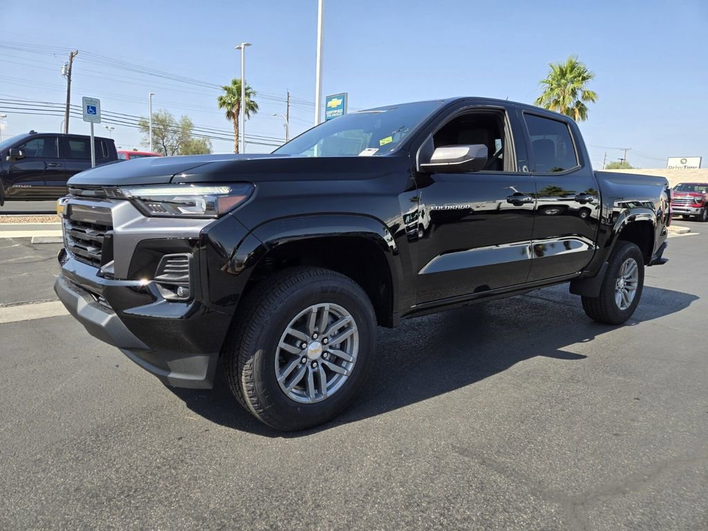 2025 Chevrolet Colorado Work Truck LT photo 2