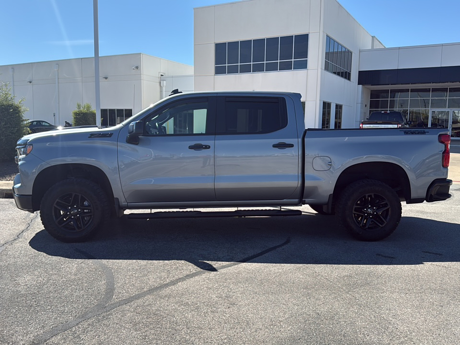 2024 Chevrolet Silverado 1500 LT Trail Boss photo 2