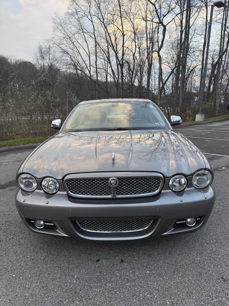 Used 2009 Jaguar XJ Series Vanden Plas with VIN SAJWA82B19SH31580 for sale in Canonsburg, PA