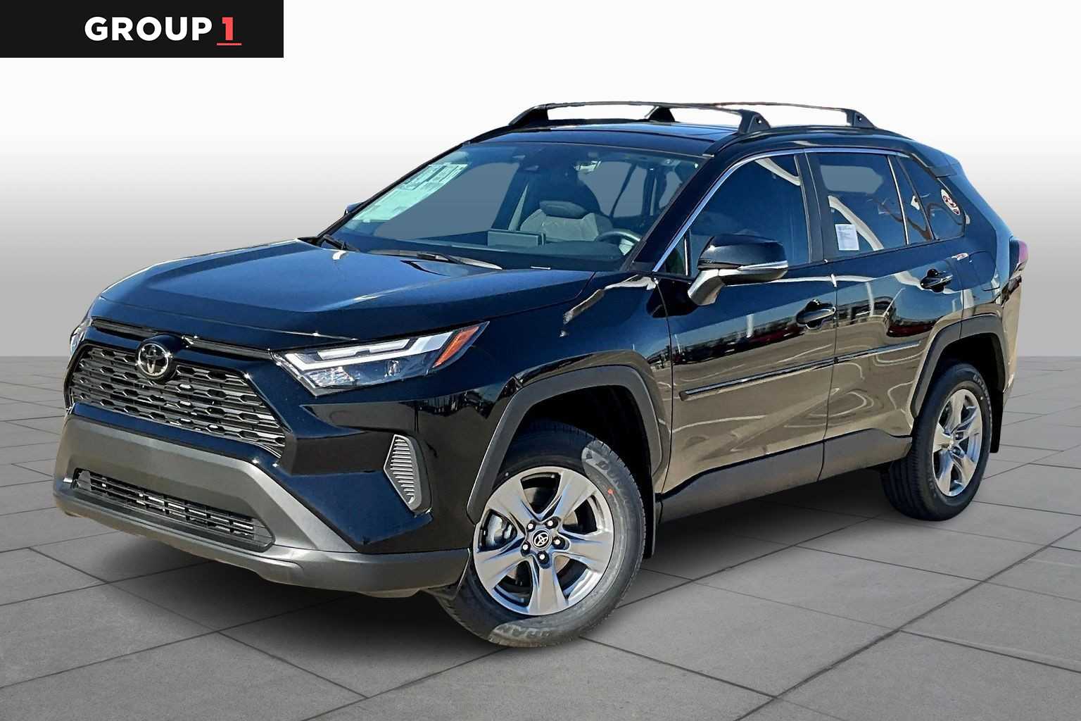 2025 Toyota RAV4 XLE's photo