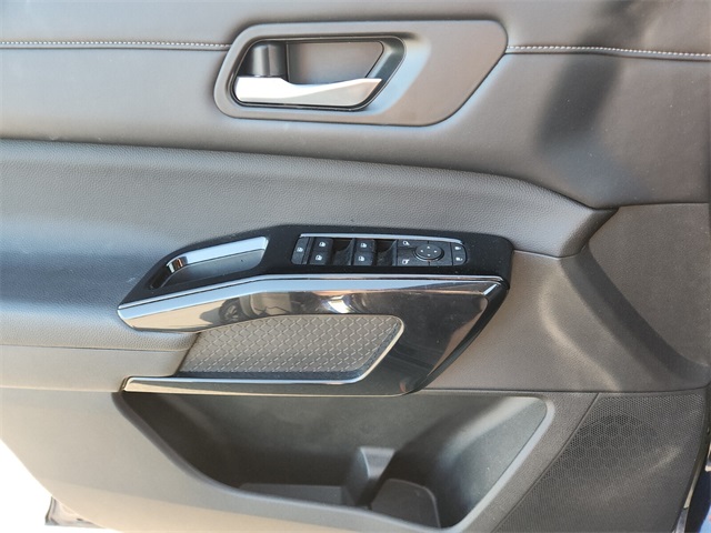 2022 Nissan Pathfinder SV photo 29