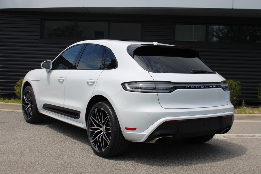 2023 Porsche Macan T photo 3