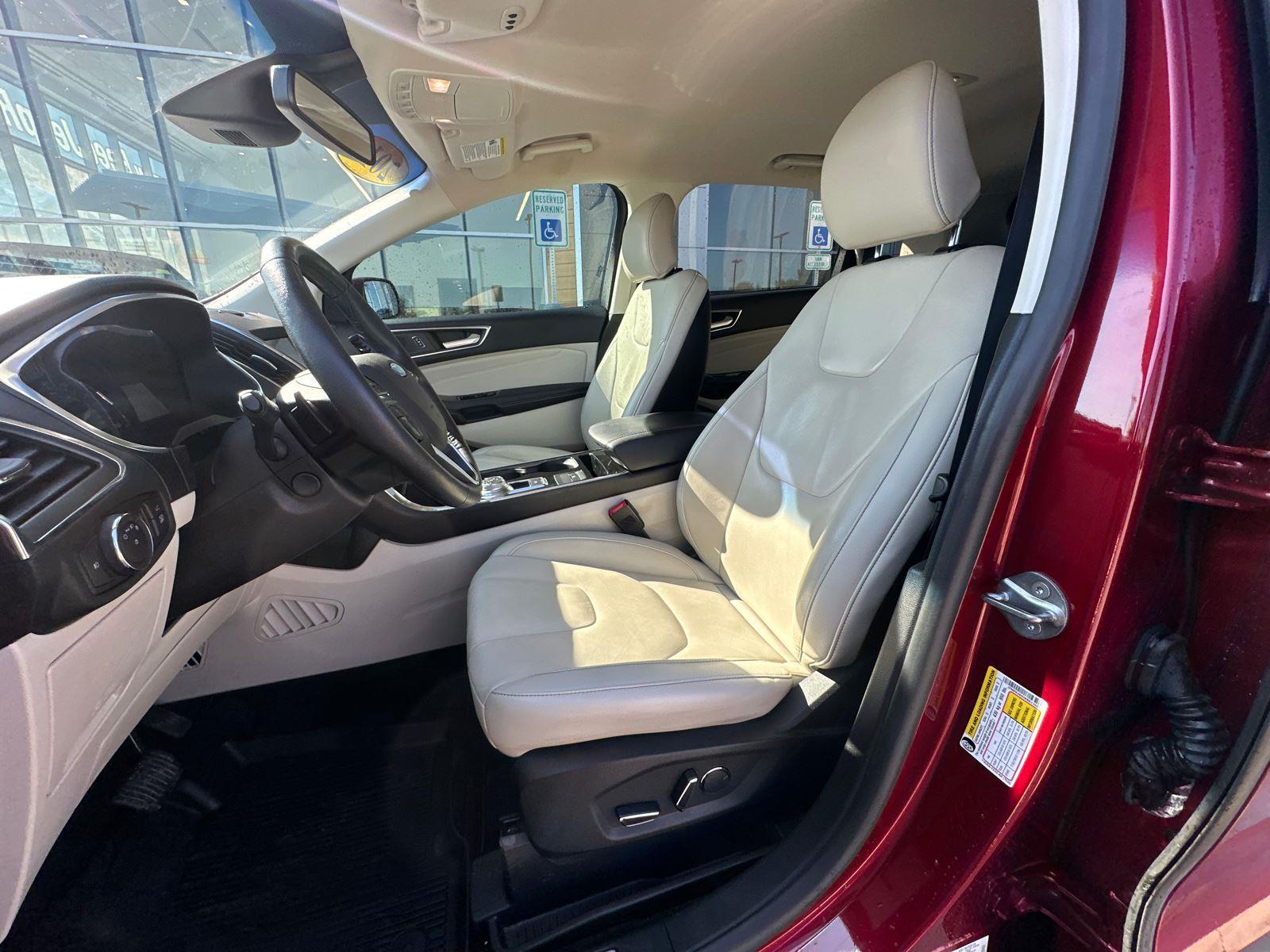 2019 Ford Edge Titanium photo 10