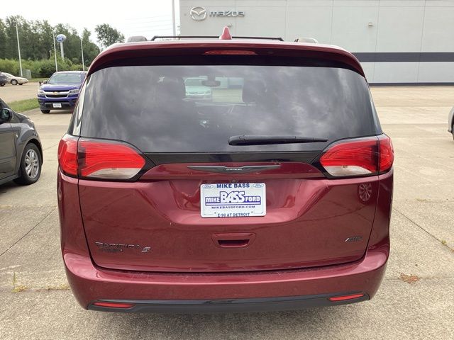 2020 Chrysler Pacifica Touring L photo 11