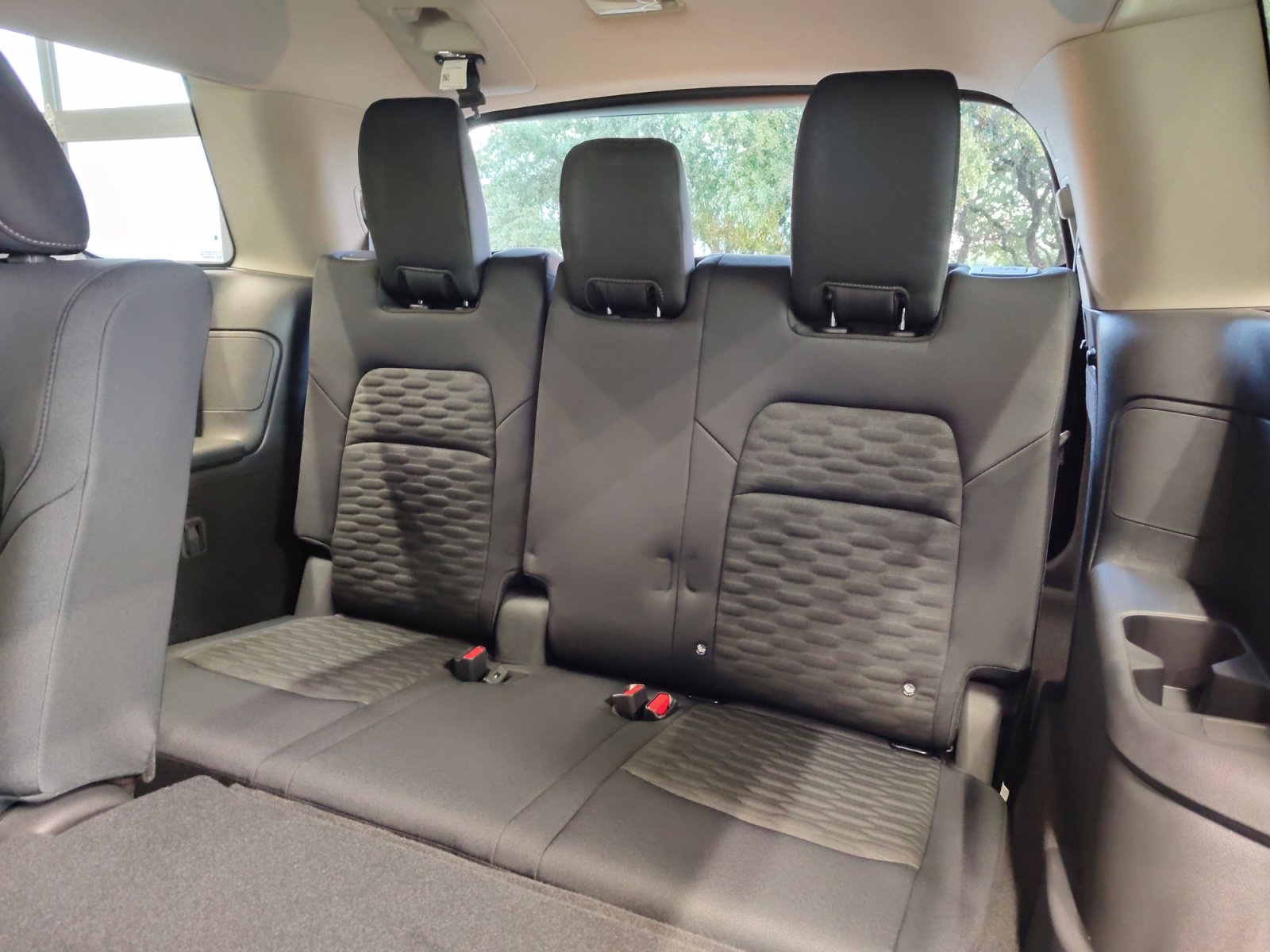 2025 Nissan Pathfinder SV photo 22