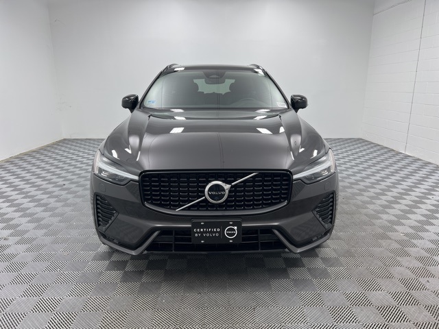2023 Volvo XC60 B5 Plus photo 2