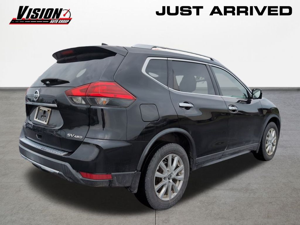 2017 Nissan Rogue SV photo 4