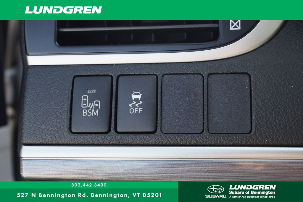 2013 Toyota Camry Hybrid LE photo 22