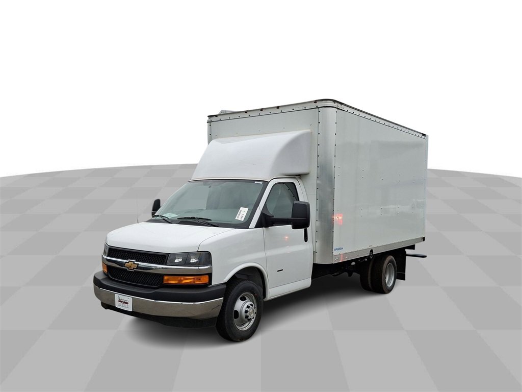 2025 Chevrolet Express Cutaway Base's photo