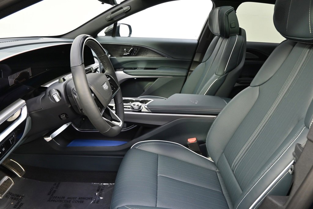 2025 Cadillac Lyriq Luxury photo 13