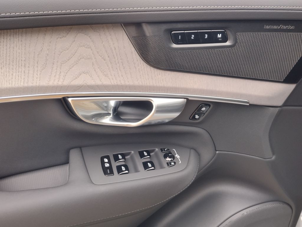 2026 VOLVO XC90 - Image 10