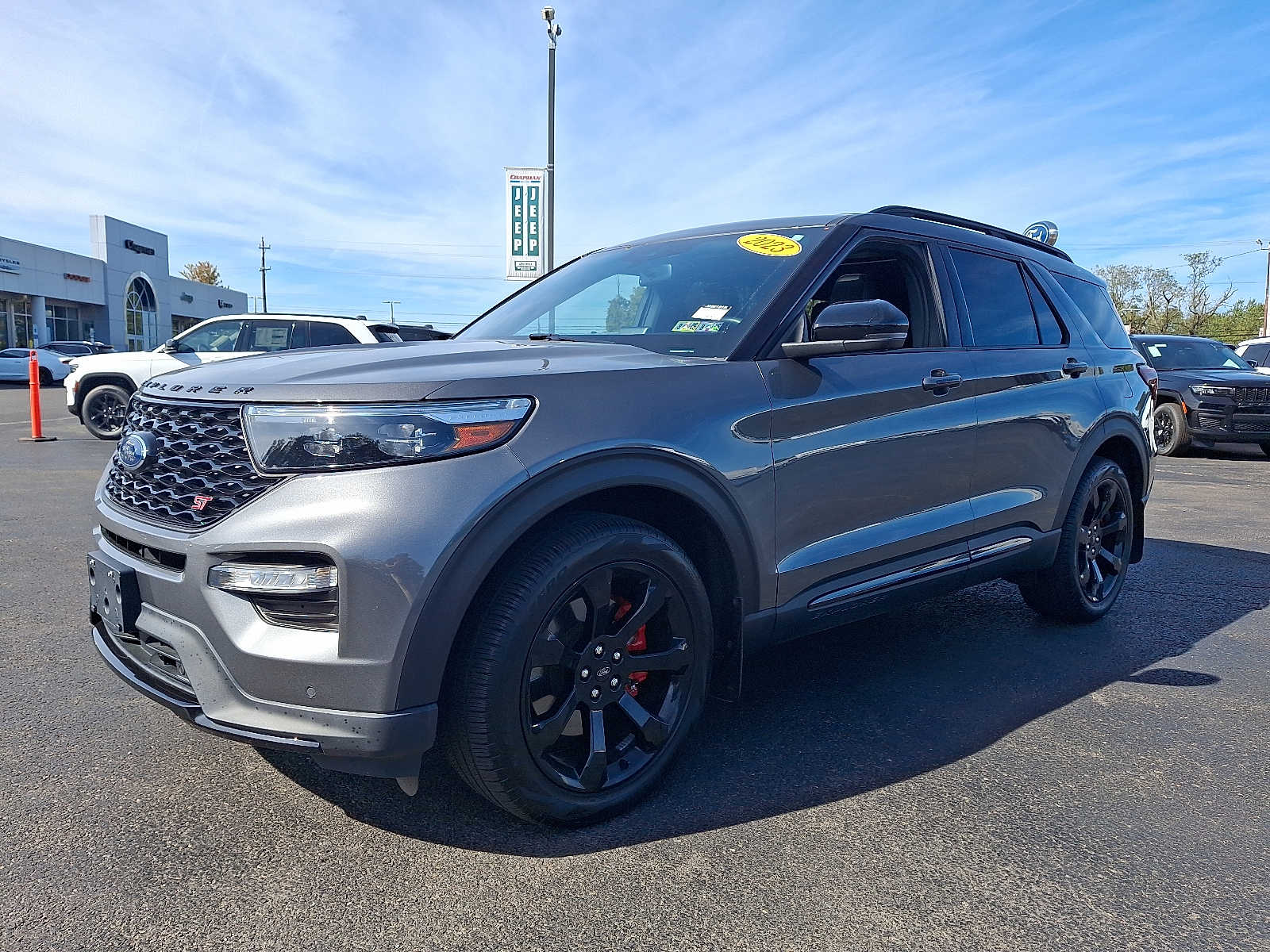 2023 Ford Explorer ST photo 3