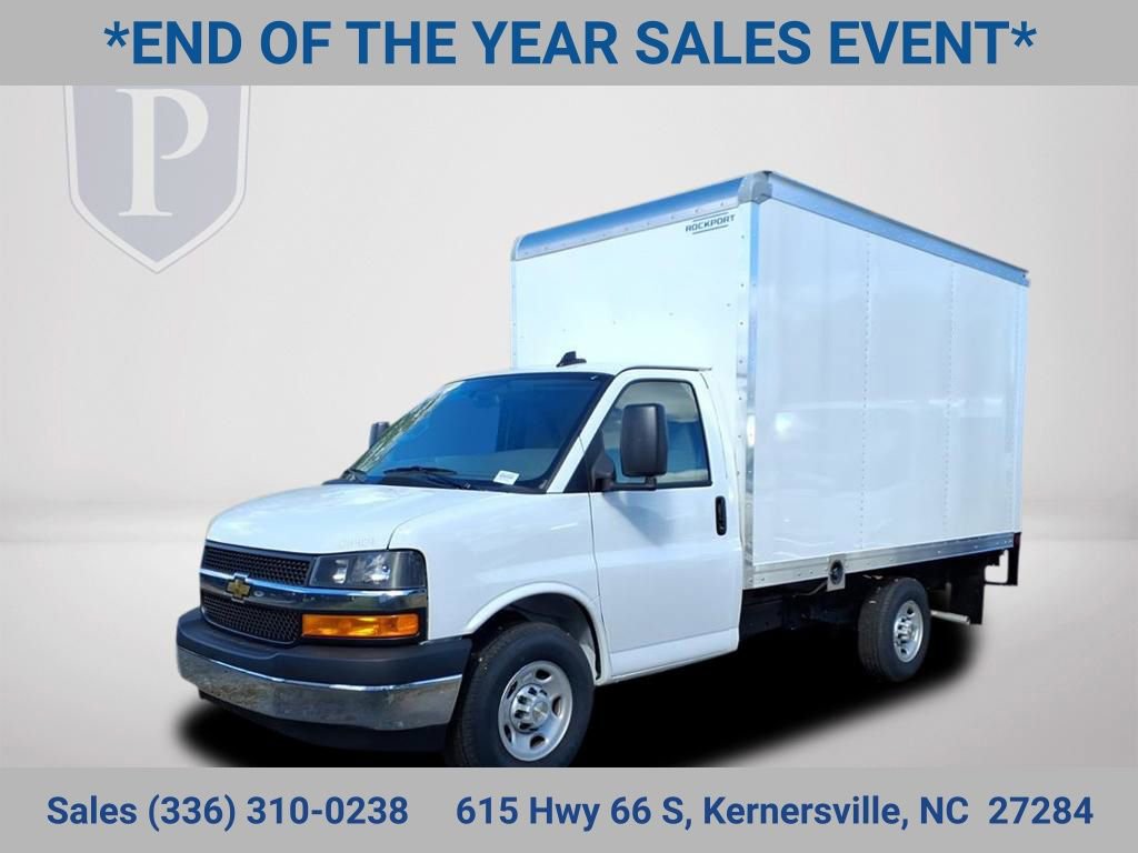 2025 Chevrolet Express 3500 Cutaway photo 3