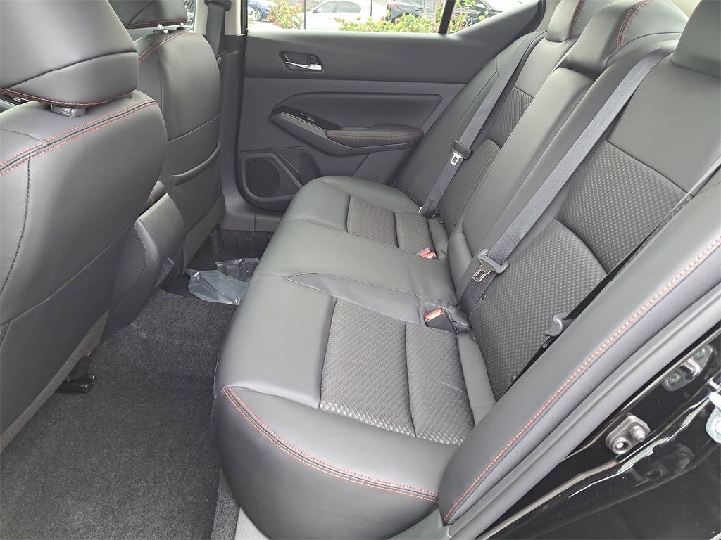 2025 Nissan Altima 2.5 SR photo 12