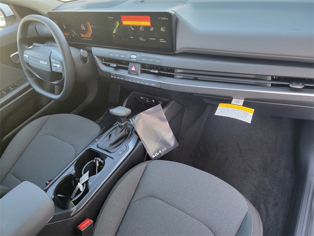 2025 Kia K4 LX photo 13