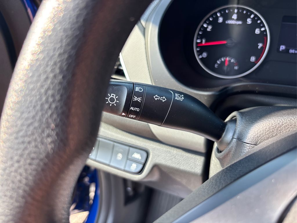 2022 Kia Seltos LX photo 22
