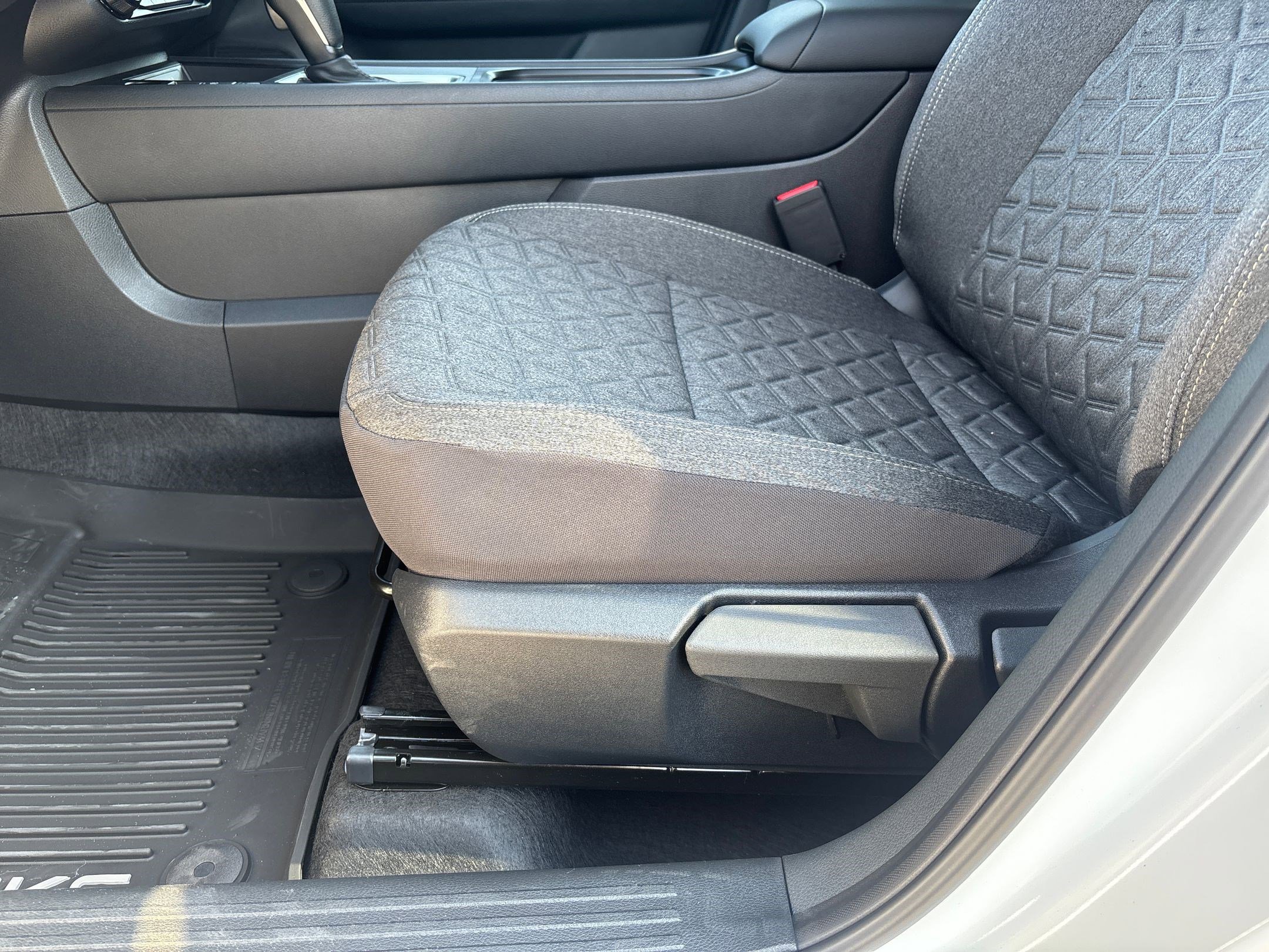 2026 Nissan Kicks SV photo 14