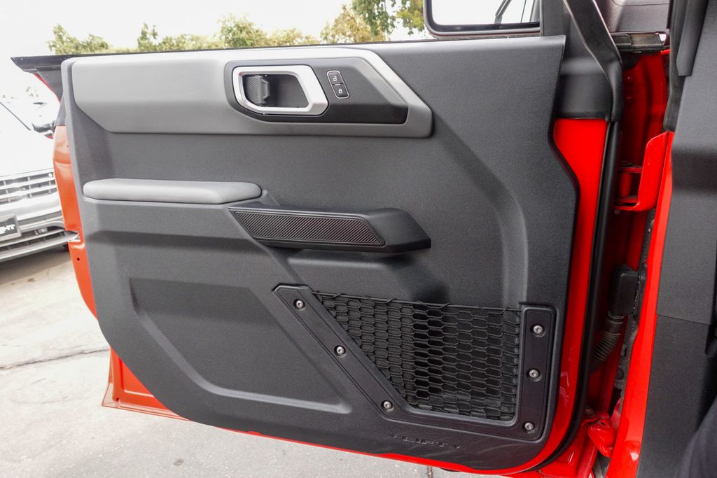 2023 Ford Bronco Base photo 24