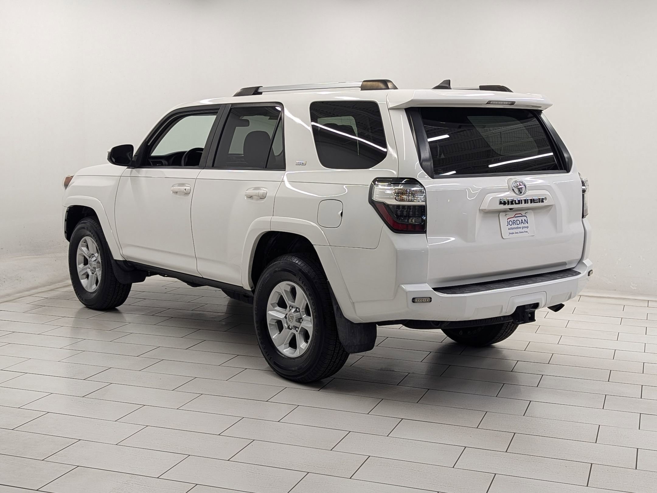 2019 Toyota 4Runner SR5 photo 2