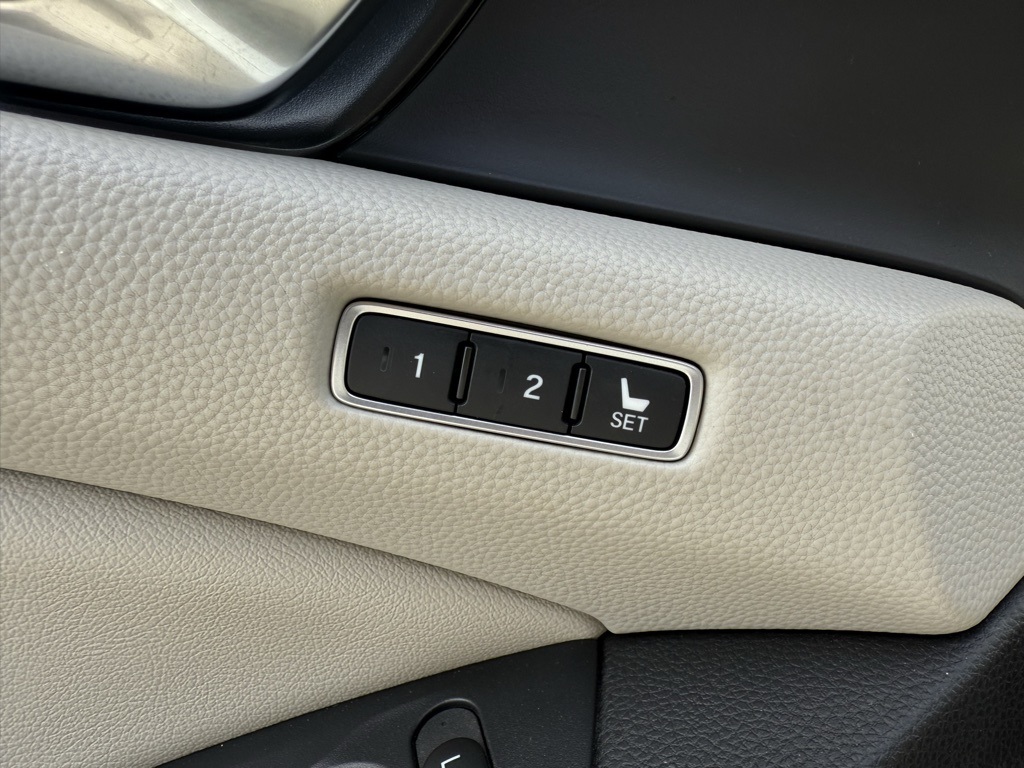 2021 Honda Accord Touring 2.0T photo 18