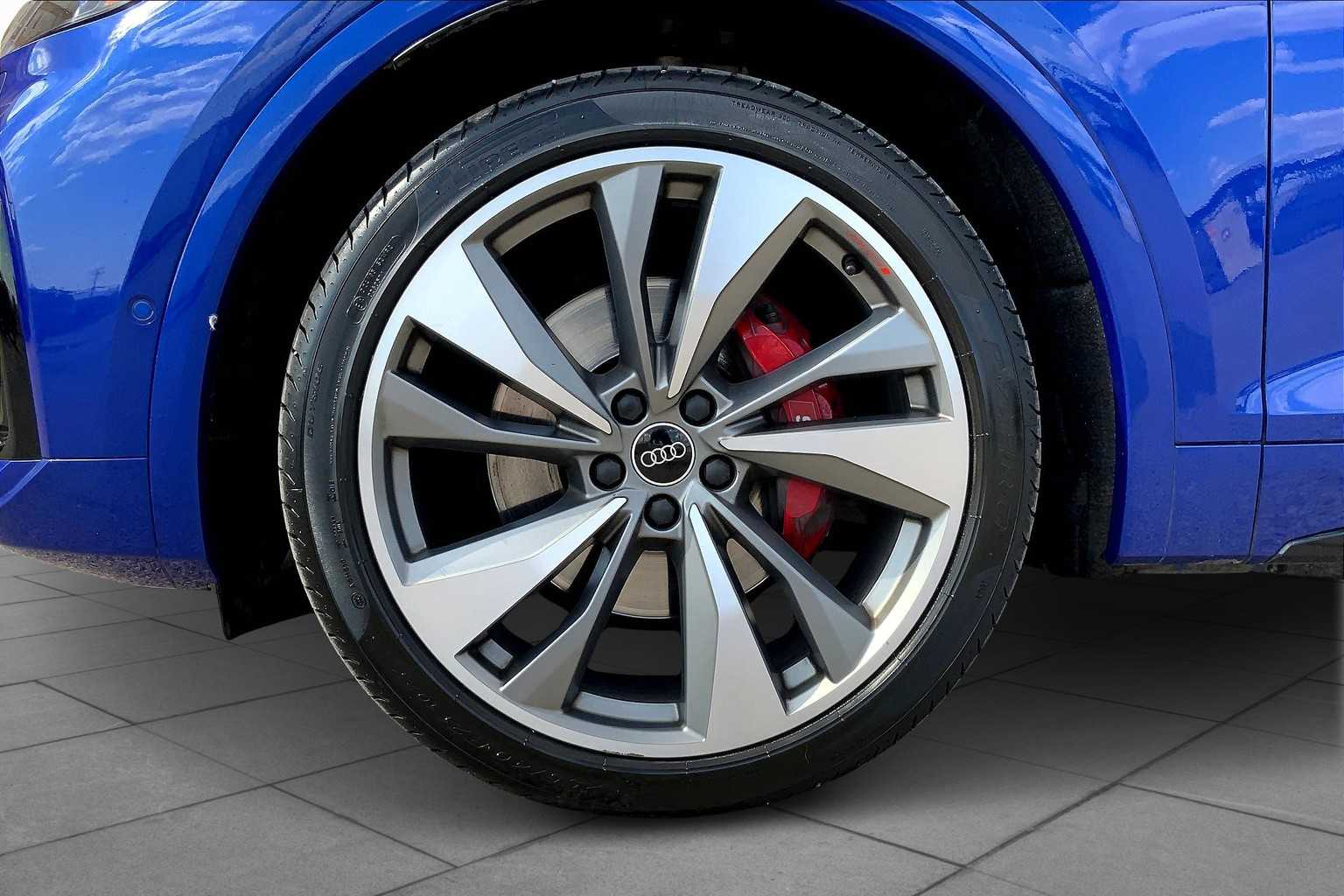 2023 Audi SQ5 Prestige photo 9