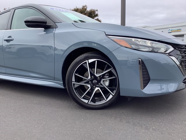 2025 Nissan Sentra SR photo 3