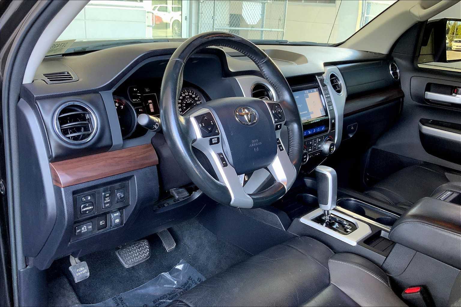 2018 Toyota Tundra Limited CrewMax photo 16