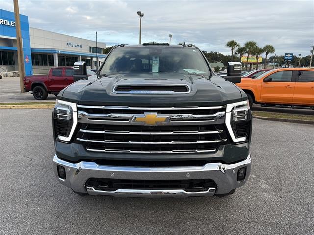 2026 Chevrolet Silverado 3500HD LTZ photo 2