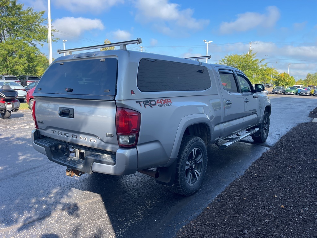 2016 Toyota Tacoma TRD Sport photo 3