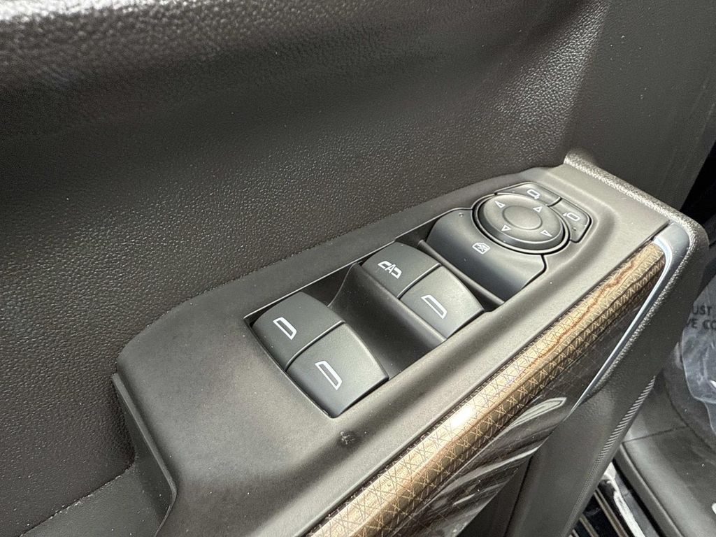 2020 Chevrolet Silverado 1500 LT photo 20