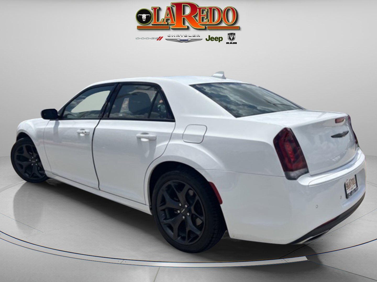 2023 Chrysler 300 Touring L photo 5