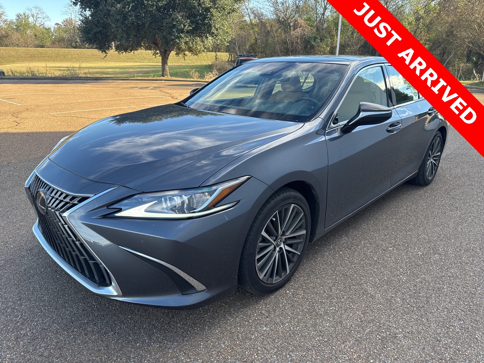 2023 Lexus ES 350 photo 3
