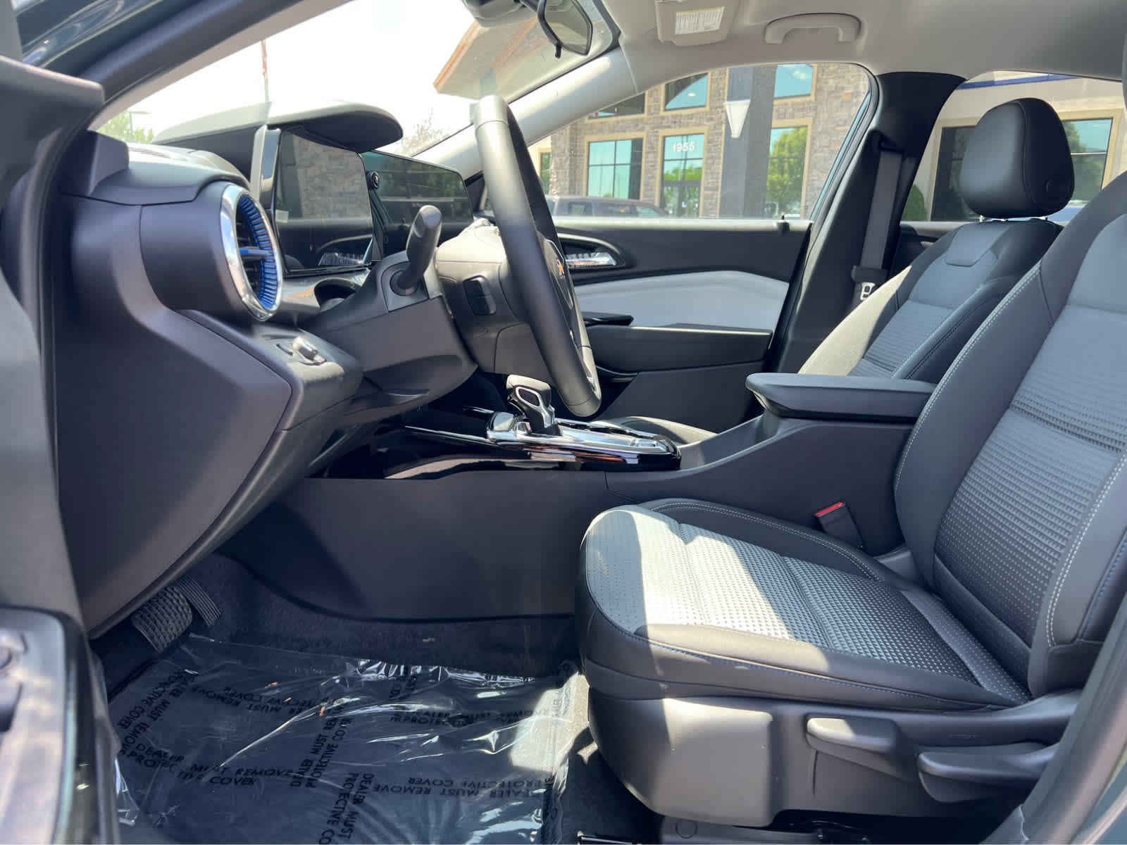 2025 Chevrolet Trax LT photo 14