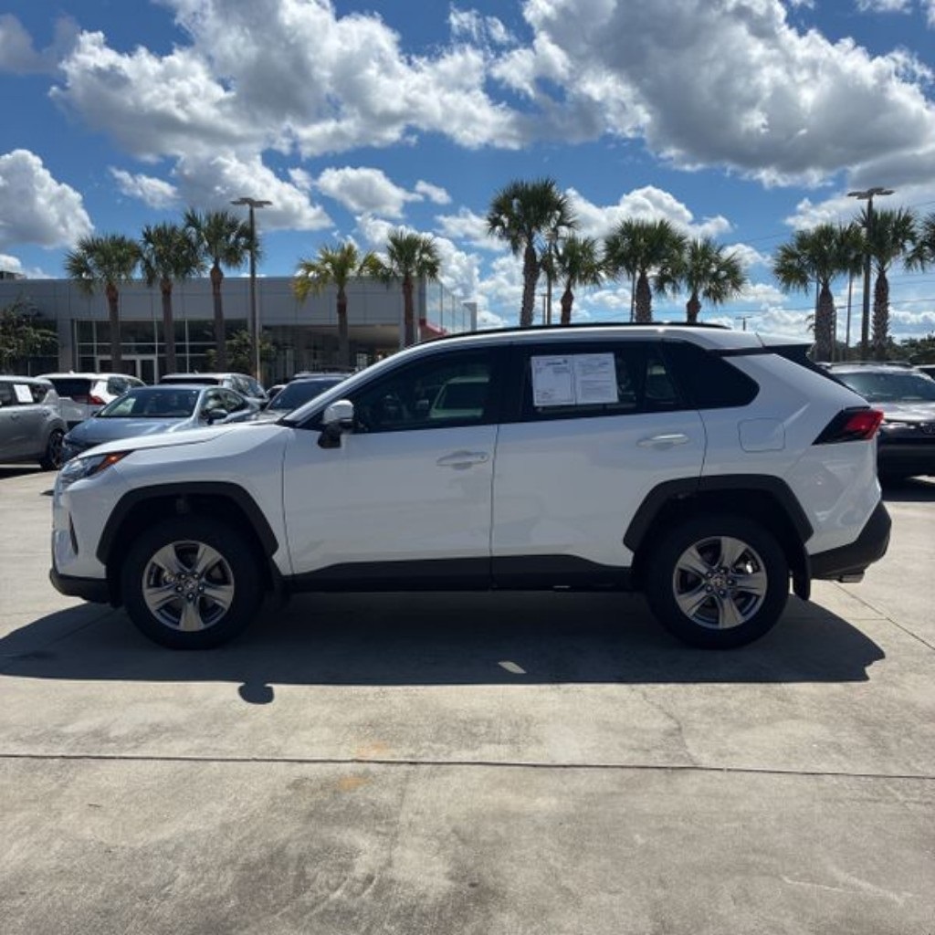 2024 Toyota RAV4 XLE photo 4