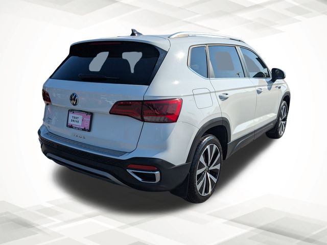 2023 Volkswagen Taos SE photo 3