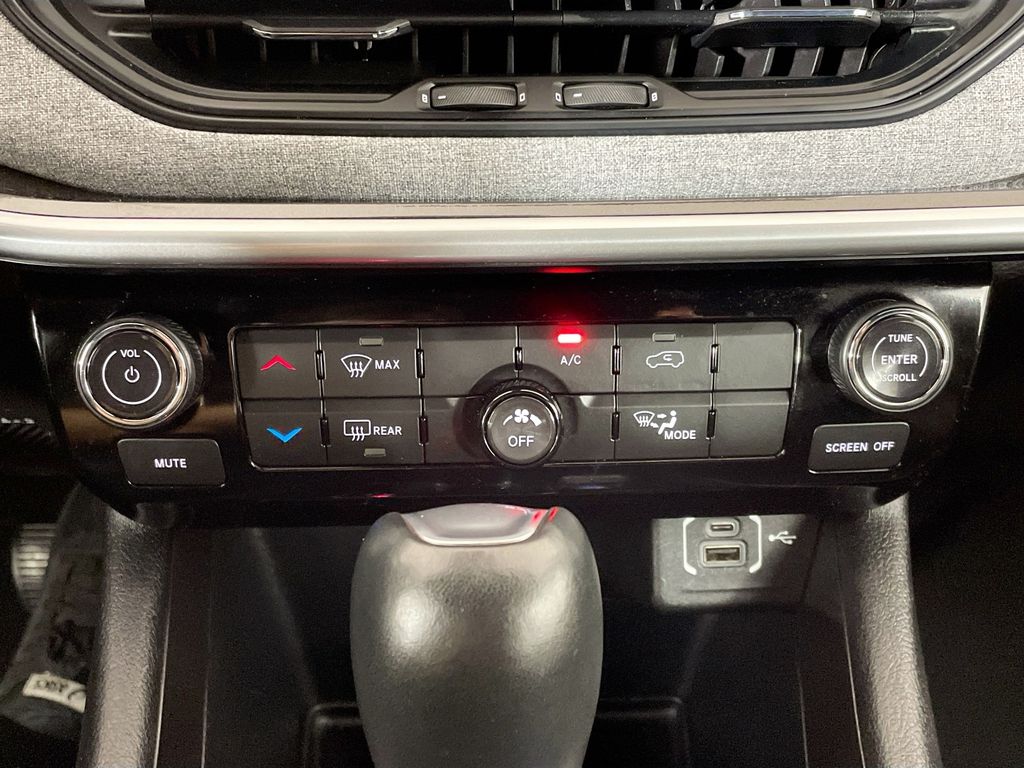 2024 Jeep Compass Latitude photo 13