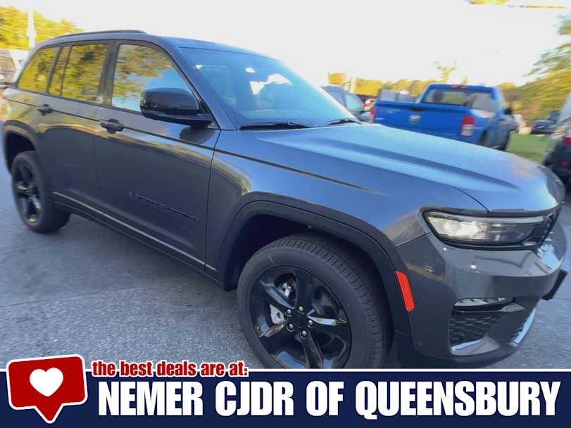 2025 Jeep Grand Cherokee Limited photo 2