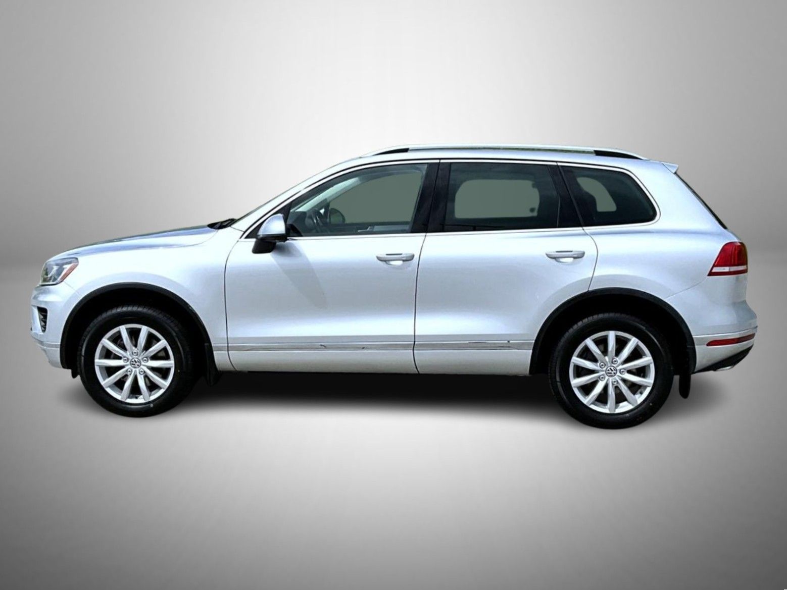 2017 Volkswagen Touareg V6 Sport photo 5