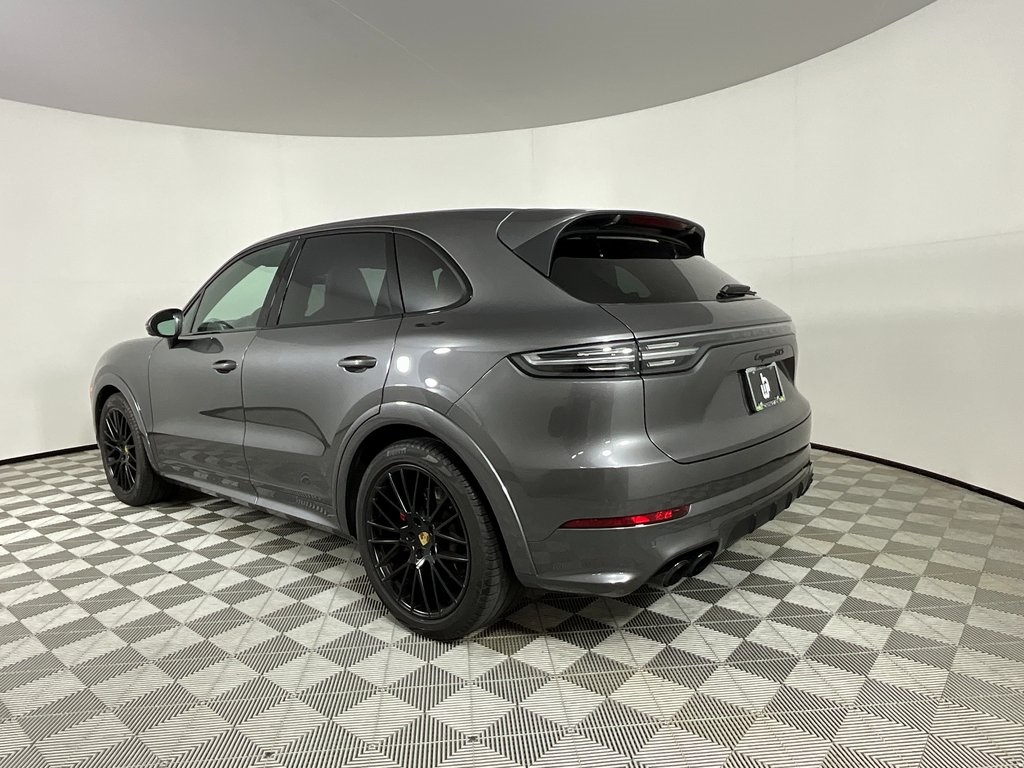 2022 Porsche Cayenne GTS photo 3