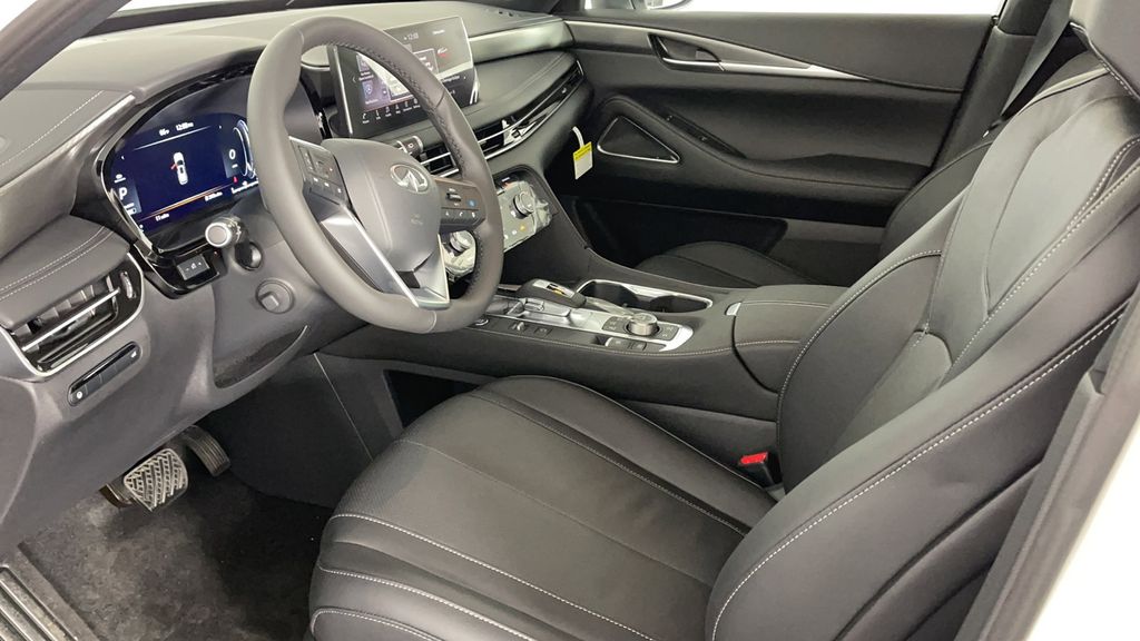 New 2025 White INFINITI LUXE image 11