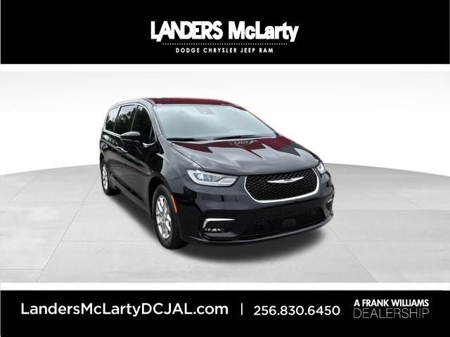 2026 Chrysler Pacifica Select's photo